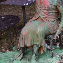 JD and Messy Andi: Andi Visits The Sploshing Cafe!