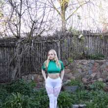 eileenvogel: W413 Eileen oil bath in green turtleneck and white leggings