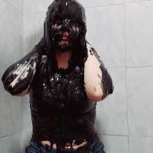 RevSlymsford: Nanita Covers Herself In Fake Tar Then Feathers