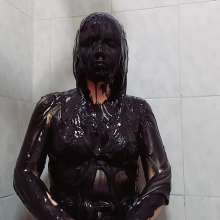 RevSlymsford: Nanita Covers Herself In Fake Tar Then Feathers
