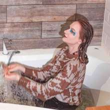 Wet Live Team: Natasha Was Left Alone with the Water and Got Wet