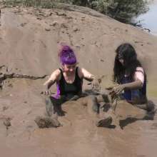 DungeonMasterOne: Violet Vixen and Isabeau, the 1980s Mud Dancers!