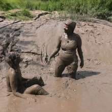 DungeonMasterOne: Violet Vixen and Isabeau, the 1980s Mud Dancers!