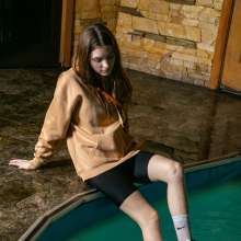 wet.look.me: Wetlook girl in bike shorts and high Nike sneakers gets wet | Wetlook.biz