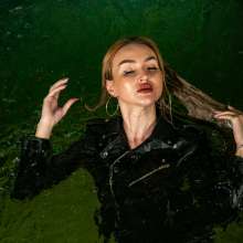 wet.look.me: Wetlook girl in dress and leather jacket gets wet | Wetlook.biz