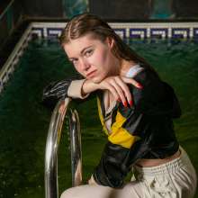 wet.look.me: Wetlook sports girl in sporty look | Wetlook.biz
