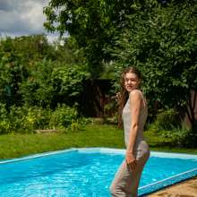 wet.look.me: Wetlook girl in Dress and heels swims in the pool | Wetlook.biz