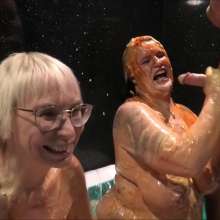 Splosh at LA Studio: A Happy Ending For A Threesome in The Paddling Pool