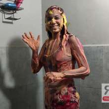 Ready2Wam Studio: Danna Gets Soaked After Being Blind-folded