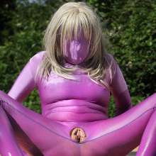 FOXY: Zentai and pussy in pool