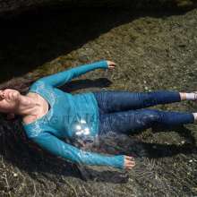 Ag Italian Wetlook: Leyla in river with jeans, white&pink Nike, socks, sweater