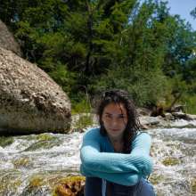 Ag Italian Wetlook: Leyla in river with jeans, white&pink Nike, socks, sweater