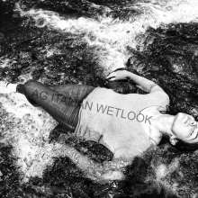 Ag Italian Wetlook: Leyla in river with jeans, white&pink Nike, socks, sweater