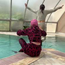 Get Your Snaps: Olga and Ariana in the pool