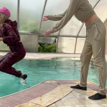 Get Your Snaps: Olga and Ariana in the pool