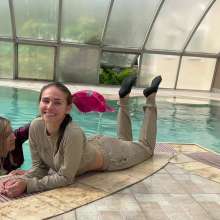 Get Your Snaps: Olga and Ariana in the pool