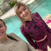 Get Your Snaps: Olga and Ariana in the pool