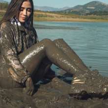 RSSRuinStreetStyle: Blaire Trashed Mini Skirt, Sneakers and Ripped Black Pantyhose in Mud