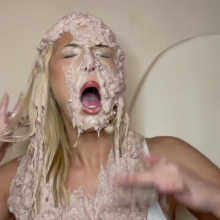 Slimed Models: Scarlett Just Can't Stop Getting Covered in Dog Food!