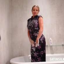 johnboy12: Satin Cheongsam in the Bath