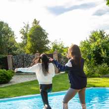 wet.look.me: Wetlook Group Girls Fun in Sporty leggings Outfits | Wetlook.biz