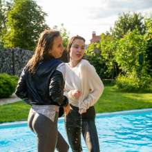 wet.look.me: Wetlook Group Girls Fun in Sporty leggings Outfits | Wetlook.biz