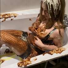 WetandMessyEllie: Bts-big Facial After Bathtub Cake Batter Humiliation!
