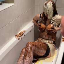 WetandMessyEllie: Bts-big Facial After Bathtub Cake Batter Humiliation!