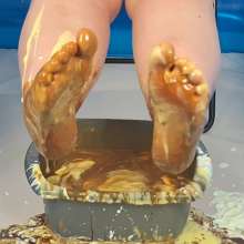 CheekyLuna: CheekyLuna's Sticky Feet