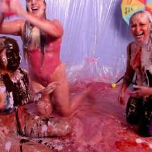 Darla DeVour: Darla's Messy Threesome: Balloons, Bondage and Hitachi