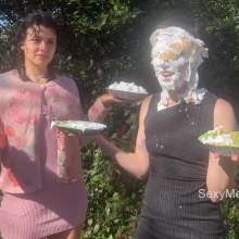 Alana SexyMessyBabes: Ellen Pied in the Park