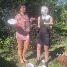 Alana SexyMessyBabes: Ellen Pied in the Park
