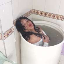 Hikari-Studio-Wam: Hikari Dives into a Bucket Full of Water