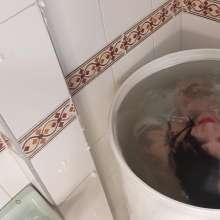 Hikari-Studio-Wam: Hikari Dives into a Bucket Full of Water