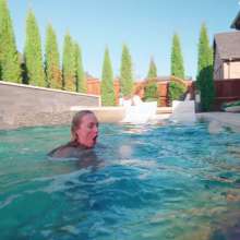 WetlookFashion: Mandi Falls in the Pool While Cleaning
