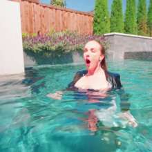 WetlookFashion: Mandi Has a Wet Business Strip