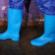 DungeonMasterOne: Maude's Rainwear Mess Test