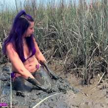 Messy Temptress: Messy Temptress Gets a Mucky Mouthful!