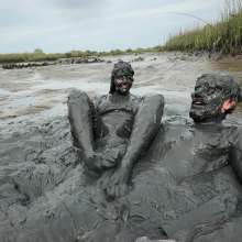 Messy Temptress: Messy Temptress Gives a Filthy Footjob in the Mud!