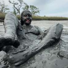Messy Temptress: Messy Temptress Gives a Filthy Footjob in the Mud!