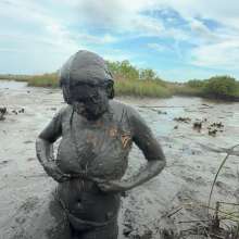Messy Temptress: Help, I'm Stuck in the Muck!  (BTS)