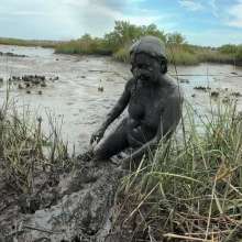 Messy Temptress: Help, I'm Stuck in the Muck!  (BTS)
