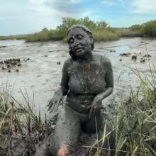 Messy Temptress: Help, I'm Stuck in the Muck!  (BTS)