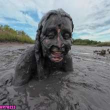 Messy Temptress: Help, I'm Stuck in the Muck!  (BTS)