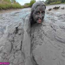 Messy Temptress: Help, I'm Stuck in the Muck!  (BTS)