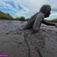 Messy Temptress: Help, I'm Stuck in the Muck!  (BTS)