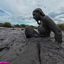 Messy Temptress: Help, I'm Stuck in the Muck!  (BTS)