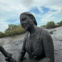 Messy Temptress: Help, I'm Stuck in the Muck!  (BTS)