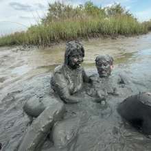 Messy Temptress: Muddy Girlfriend Experience: Milked in the Muck!