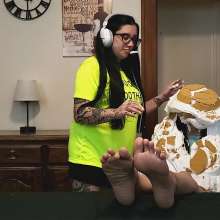 The Man and The Wife: New Download- "Quickie #22: Chrissy Feet Up, Face Pied"